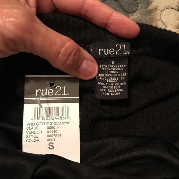 🌺 NWT RUE21 BLK SIDE SLIT SKIRT - Picture 5 of 6